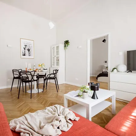 Dream In Budapest-steps To Budaeye &fashionst Budapest