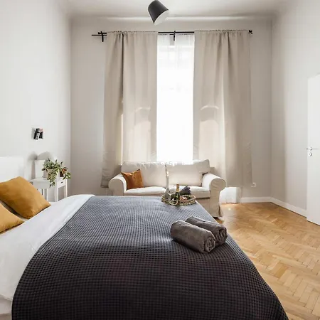 Dream In Budapest-steps To Budaeye &fashionst Apartment
