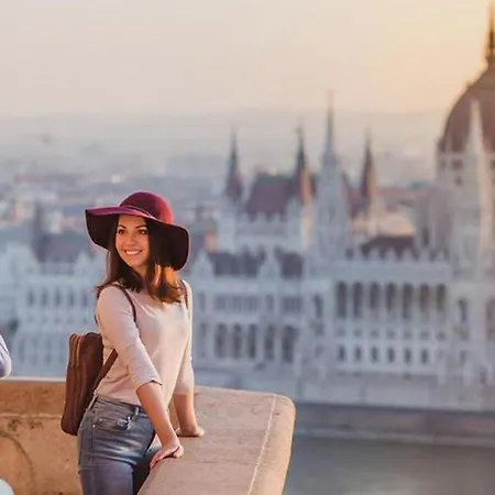 Dream In Budapest-steps To Budaeye &fashionst Budapest
