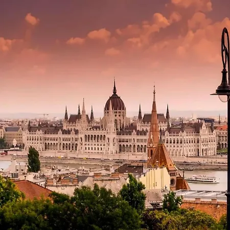 Dream In Budapest-steps To Budaeye &fashionst Apartment